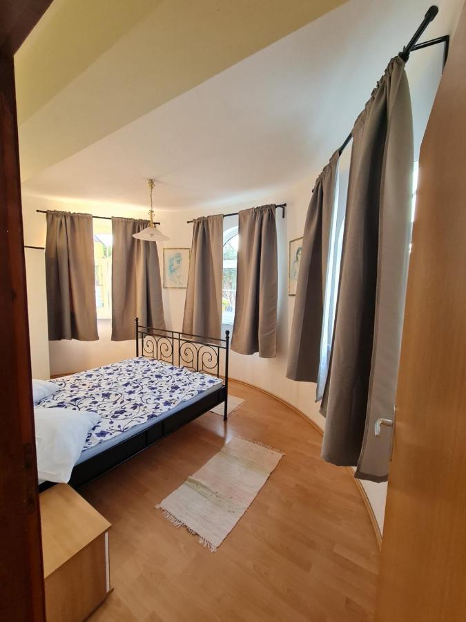 Apartment Fabic โปเรช ภายนอก รูปภาพ